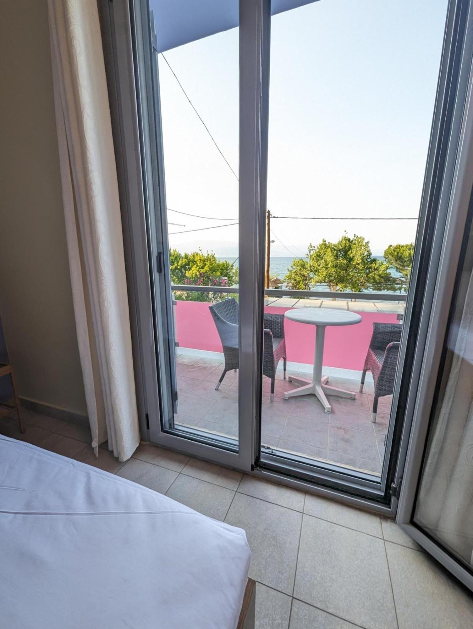 Okeania Seafront Rooms In Kamena Vourla Exterior photo