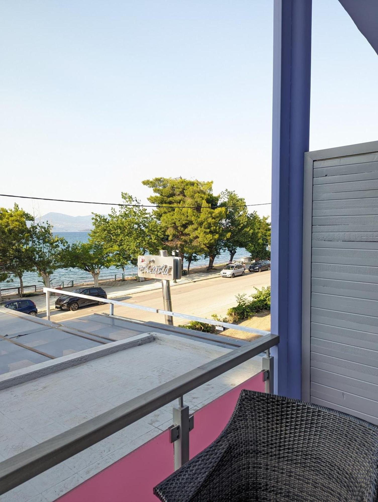 Okeania Seafront Rooms In Kamena Vourla Exterior photo