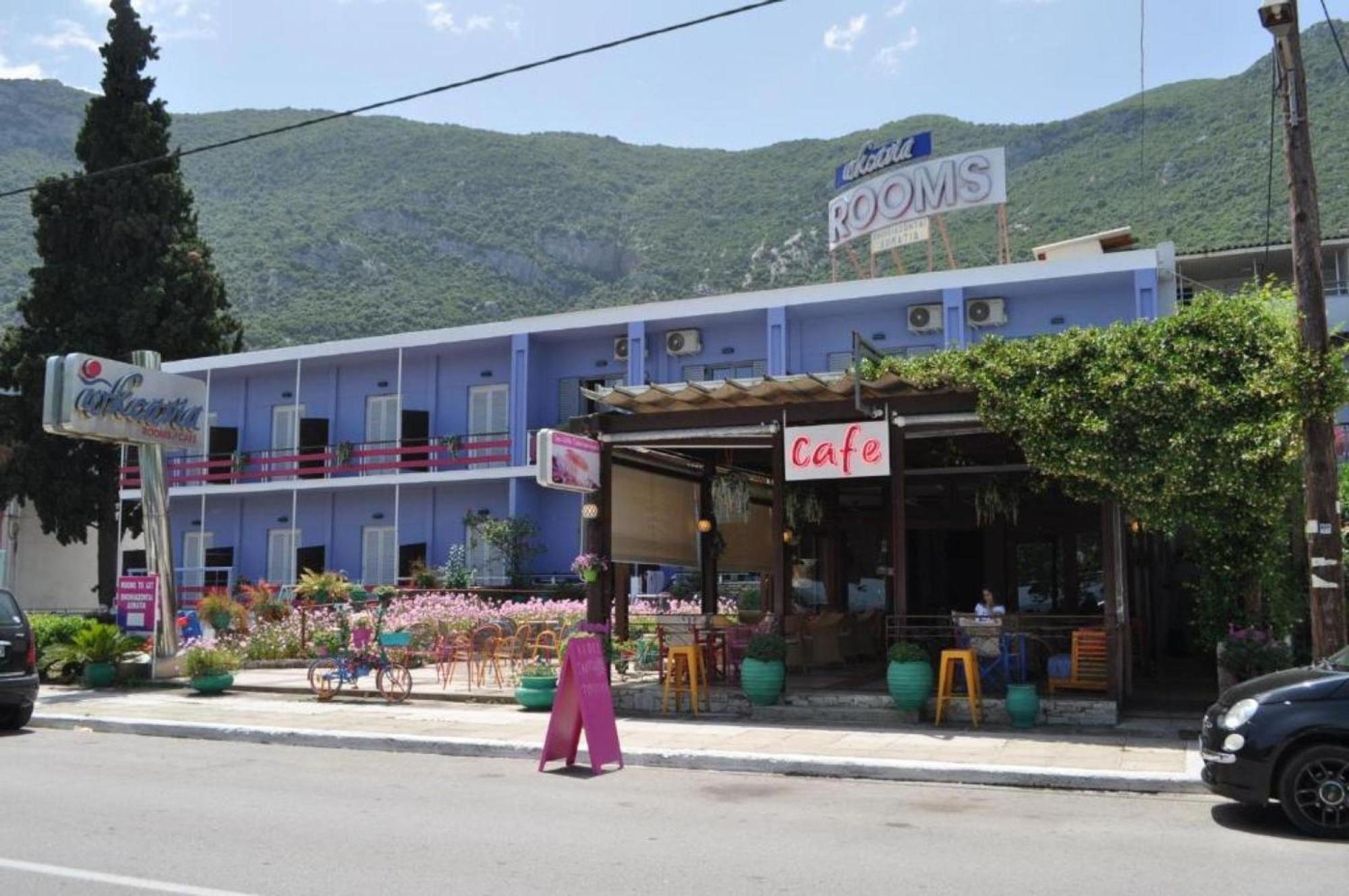 Okeania Seafront Rooms In Kamena Vourla Exterior photo